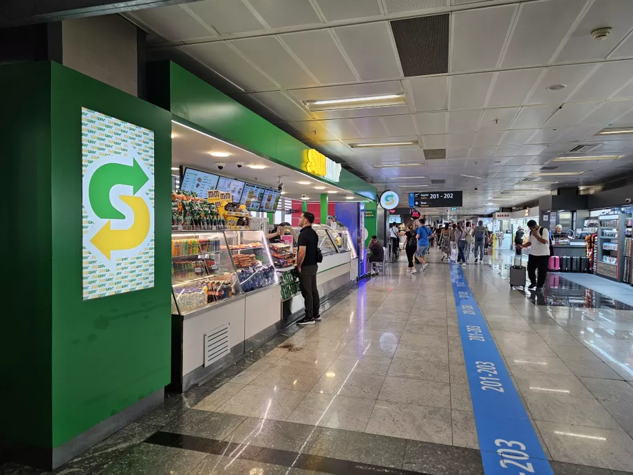 Фаст-фуд Subway в транзитному районі