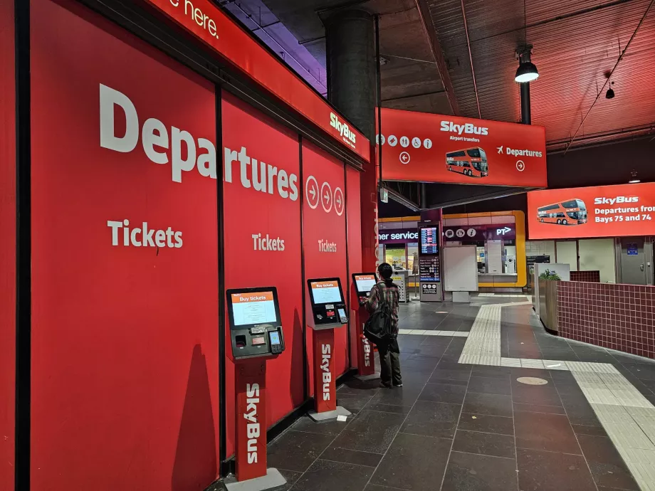Skybus зупиняється в центрі Мельбурну