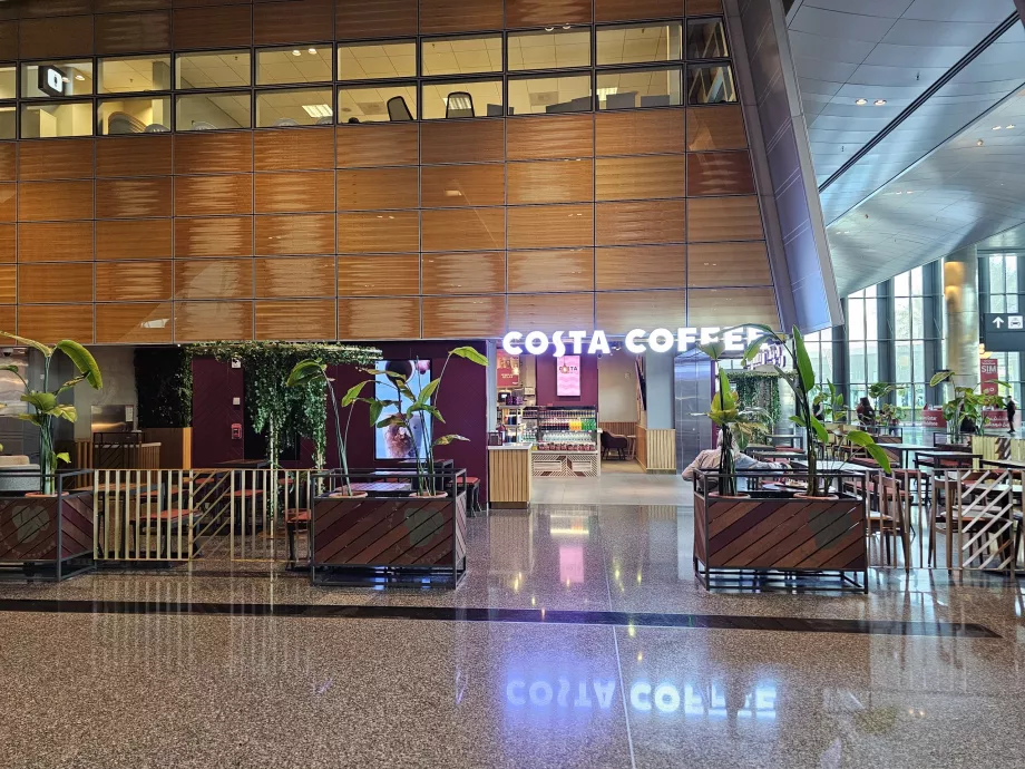 Costa Coffee, громадська частина залу прильоту