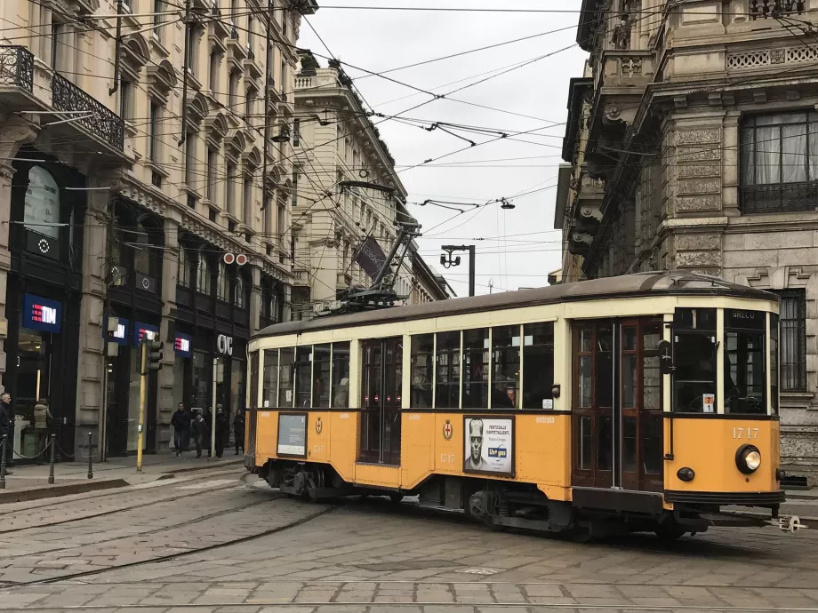 Історичний трамвай у Мілані