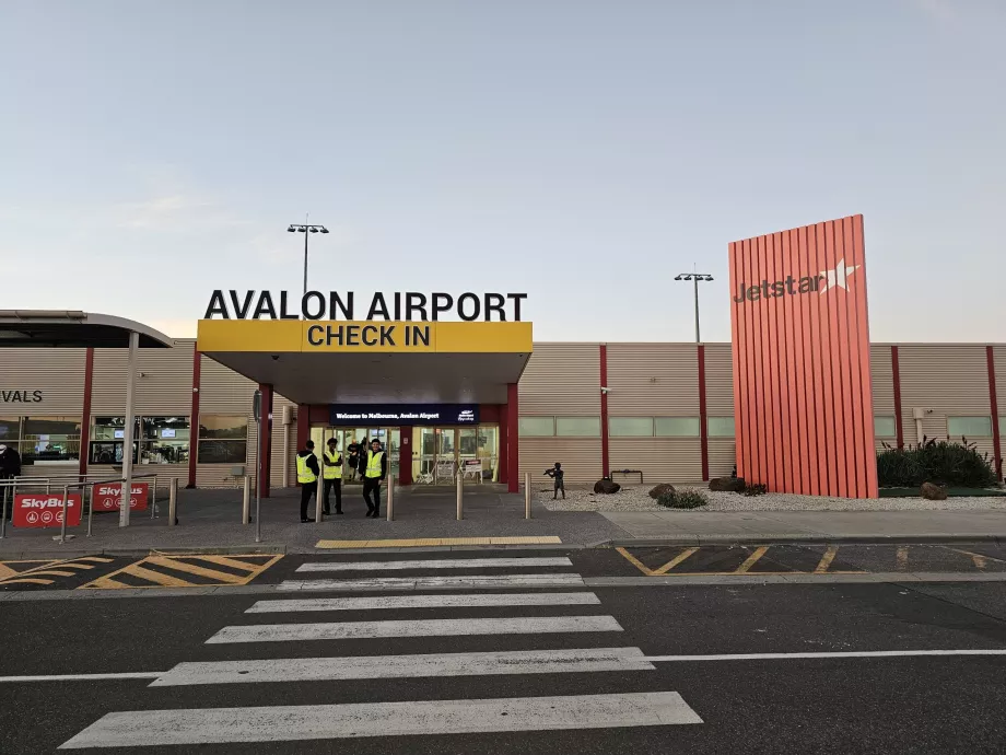 Термінал вильоту аеропорту Авалон