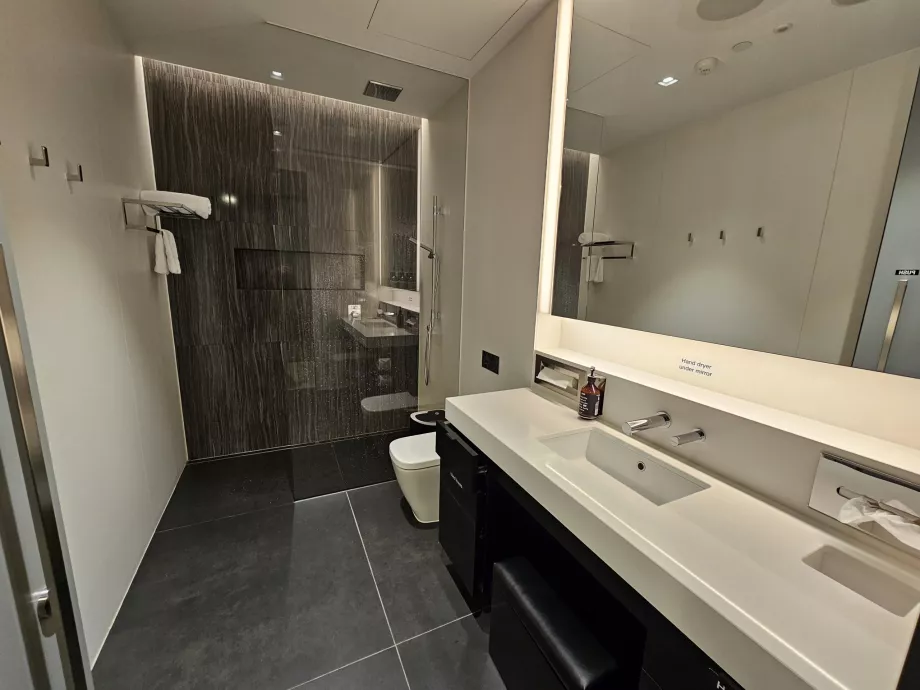 Душові, ANZ Lounge