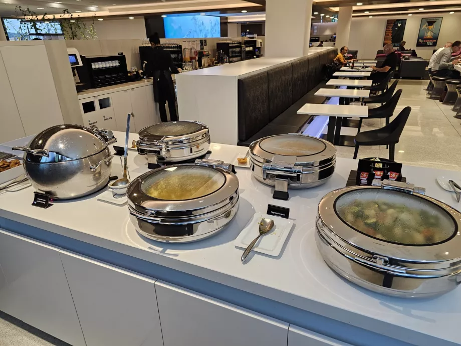 ANZ Lounge, гаряча їжа