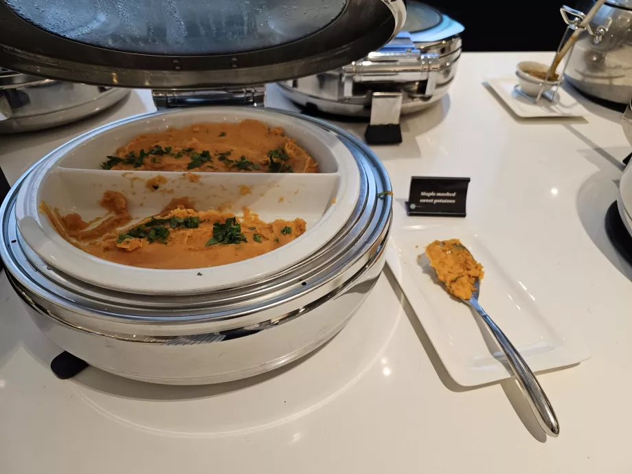 ANZ Lounge, гаряча їжа